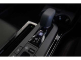 【電動パーキングブレーキ】オートモードのときは、シフトレバーの操作に応じてパーキングブレーキが自動で作動♪