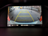 バックカメラの画像です。ガイドラインがスムースな車庫入れをサポートいたします。車庫入れの安心感がアップしますね。