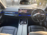 ☆センターパネルを運転席側に僅かに傾けたBMW独特のインパネ☆【駆け抜ける歓び】はここからもスタートしております☆