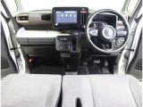 想像以上の広さで、毎日の運転がもっと快適に!みんなくつろげる心地よい室内空間です。