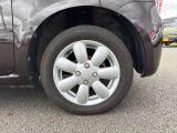 【純正ホイール】純正設計ならではの美しいデザインと精密な仕上げで、車両全体のスタイリングを引き立てます。