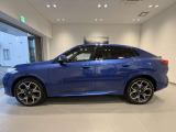 BMWではロングホイールベースの採用をしており、すべての車種に適用され、走行中の安定感の向上されております。また室内空間の広さにも貢献しております。