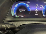 視認性に優れたメーターを採用しており、走行中でも車速や情報が分かりやすく表示されます。運転時の視線移動をむりのない範囲に抑え、快適で安心感のあるドライブをサポートします。