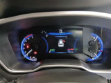 必要な情報がひと目で確認でき、日常の運転から長距離ドライブまで安心して走行できます