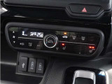 【オートエアコン】温度を設定すれば自動で快適な車内温度を保ちます。エアコン内部の高性能脱臭フィルターで車内のアレルゲンや花粉を除去。