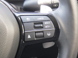Hondaセンシングの機能のひとつ、アダプティブクルーズコントロール付!アクセルから足を離しても設定したスピードと前車との車間を保ち走行してくれます!車線維持もアシスト☆高速道路で疲労軽減ですね☆