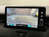 リバースギアに入れるだけで後方の表示へ切り替わります。夜間や雨の日の駐車も楽になりますよ。