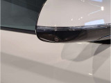 【BMWミラー】視認性の高いスタイリッシュなミラー。自動防眩機能も付いており夜間のドライビングをサポートします。