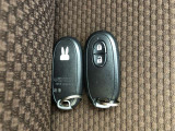 スマートキーは2個あります。家族で共有すれば自宅駐車場での入替えや旅行の時などに大変便利ですね。