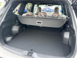 【パワーバックドア】スマートキーや運転席のボタンを押すだけでリアゲートが自動で開閉します!荷物を持っている時や、高い位置にあるバックドアを閉める際に便利な機能です♪