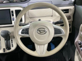 インテリアに合わせたデザインのステアリングは、運転される方のことも考え、運転しやすい形状、大きさです。是非一度、実際に触ってお確かめください。