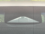 【ホンダセンシング】走行中に前方の車両等を認識し、衝突しそうな時は警報とブレーキで衝突回避と被害軽減をアシスト。より安全にドライブをお楽しみいただけます。