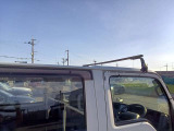 ルーフと荷台が架装されています