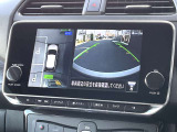 アラウンドビューモニターは、まるで上空から見たような映像で駐車をサポート!苦手な駐車も心強いですね!