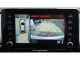 パノラミックビュ-モニタ-が付いているので、運転席から確認しにくい車両周辺の状況を把握出来ます。