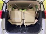 普段のお買い物や通勤、送迎等に十分な荷室スペースを確保しております。セカンドシートを倒すと、大きな荷物の積載も可能です♪