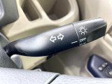 ●ウィンカーレバー:国産車とは逆の左側に設置されるウィンカーレバー。