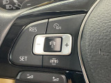 ◆クルーズコントロールにレーダーセンサーを組み合わせ、先行車を測定し設定されたスピードを上限に自動で加減速を行います。一定の車間距離を維持することで、長距離走行でのドライバーの疲労を低減させます。
