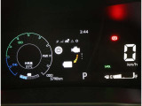 とっても見やすいメーターです。夜間時はラグジュアリーな気分にさせてくれる照明が魅力ですので、夜のドライブも楽しみになりますよ♪