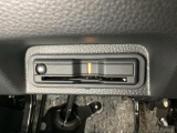 ハンドルの真下にETCがついています。高速道路の料金所の通過も楽々です。 カードの取り出しもしやすい場所についています。