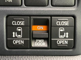 【両側パワースライドドア】スマートキーや運転席のスイッチで後席両側スライドドアの開閉が可能♪電動だから力を入れてドアを開ける必要が無く、小さなお子様でも簡単に開け閉めでき快適です♪
