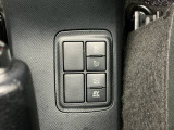 車がカーブの外側へ膨らんだり内側へ巻き込んだりする挙動を防止する横滑り防止装置、歩行者に車両の接近を知らせ注意を促す車両接近通報装置付きです!