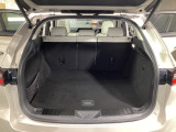 荷室容量も実用面では十分な水準にあり、日常の買い物からご家族での移動、旅行まで幅広く対応できます!特別に広いわけではありませんが、「不足を感じにくい」、バランスが取られているのが特長!