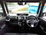 すわり心地の良い運転席・助手席です。長時間のドライブの疲れ軽減に貢献します。どうぞ快適なドライブを♪