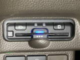 ハンドルの左側にETCがついています。高速道路の料金所の通過も楽々です。カードの取り出しもしやすい場所についています。