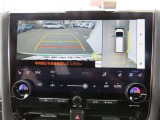 (全周囲モニター)車を上から見たような映像で死角もバッチリ確認できます。