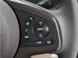 ◆アダプティブクルーズコントロール◆予め設定した車速内でクルマが自動的に加減速。前走車との適切な車間距離を維持しながら追従走行します。【LKAS】車線維持支援システムでステアリング操作を支援。