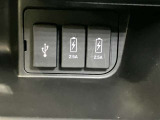 車内で携帯電話などの充電ができます
