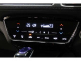 運転席と助手席の温度設定の変更が可能な左右独立タイプのデュアルエアコンです♪♪♪暑がりな人・寒がりな人も誰もが車内を快適にお過ごしいただけます♪♪♪
