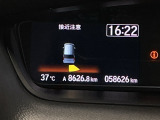 パーキングセンサーシステムは走行中に障害物が迫ると音と表示でお知らせ、低速走行時時の安心感を高めます