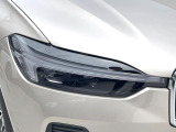 【LEDフォグライト】車両に近い位置の路面に対してロービームよりも強い光線を発するため、霧の中など悪天候での視界確保により効果的な安心装備です。