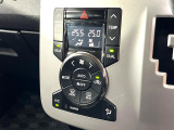 【オートエアコン】一度お好みの温度に設定すれば、車内の温度を検知し風量や温度を自動で調整。暑い&hellip;寒い&hellip;と何度もスイッチ操作をする必要はありません。快適な車内空間には必須の機能ですね♪