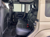 ショールームでは、認定中古車に加え、最新のニューモデルも各種取り揃えております。見学や試乗はもちろん、専門スタッフによるアドバイスなど、様々なサービスを通して、「ジープのある生活」をご体感いただけます