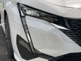 GTのヘッドライトには、走行状況に応じて自動で照射をコントロールするマトリックスLEDテクノロジーを採用しております。