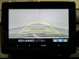 リヤカメラを装備しています。駐車時や後退時に後方を確認出来て便利です。