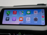 【アップルカープレイ】iPhoneがBMW車両とワイヤレスで接続されます。Apple CarPlayでは、オーディオストリーミングやメッセージングアプリがディスプレイに表示されます。