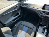 国道1号線に沿い横浜市営地下鉄「三ッ沢上町駅」から徒歩約10分。 BMW Premium Selection 横浜三ッ沢店 / 〒240-0062神奈川県横浜市保土ヶ谷区岡沢町322-3 / TEL:045-612-8488