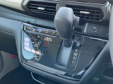 キビキビとした走りと優れた燃費を両立した、日産自慢のCVTは操作のし易いインパネシフトを採用しております♪
