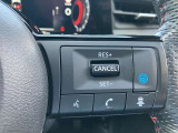 「プロパイロット」は、高速道路等の自動車専用道路の単一車線での運転支援技術です。アクセル、ブレーキ、ステアリングをクルマがアシスト。ドライバーの負担を軽減します。