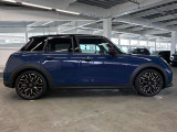 全てのMINIに全国のMINI正規ディーラーでご利用いただける保証をお付けしてご納車させていただいております(一部特殊車両を除く)。