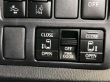 両側パワースライドドア付きだから、狭い駐車スペースなどでの 乗り降りラクラク!小さなお子さまのいるご家庭には嬉しい装備。