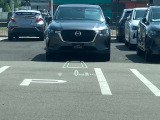 フロントガラスへの投影型であるヘッドアップディスプレイ。車速や交通標識、ナビゲーションの案内などの情報が映し出されます!