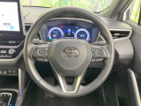インテリアに合わせたデザインのステアリングは、運転される方のことも考え、運転しやすい形状、大きさです。是非一度、実際に触ってお確かめください。