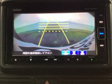 バックでの車庫入れも安心です! リアカメラが付いているバックモニター付のナビを装備しております。操作線もついており距離感も画面から確認できます。