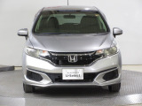Hondaのデザインアイデンティティーの「ソリッド・ウイング・フェイス」を具現化しました。Hondaの象徴「H」マークを中心にフロントグリルからヘッドライトまでを1つのつながりとしてデザインしました。