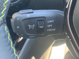 アクティブクルーズコントロール(ストップ&ゴー機能付) 前走車がいる場合はレーダーと車載カメラがその速度と距離を検知し自動制御によって適切な車間距離を保ちます。